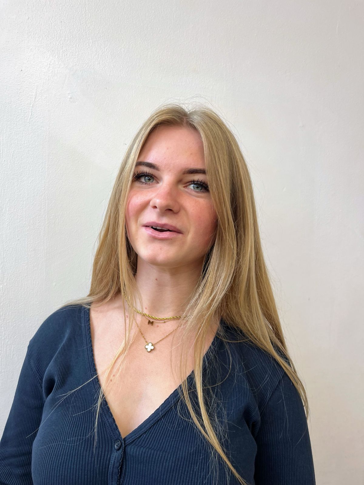 Benefit Blusher - Professional cheek makeup product review for natural flush